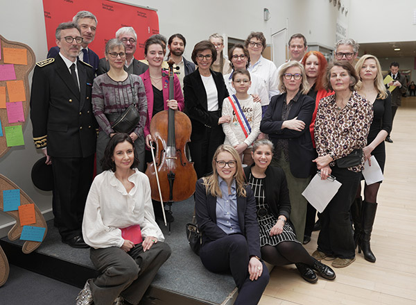 officiels et lauréats du concours de poésie 