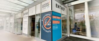 Entrée de l'hôpital - signalétique hôpital sans tabac